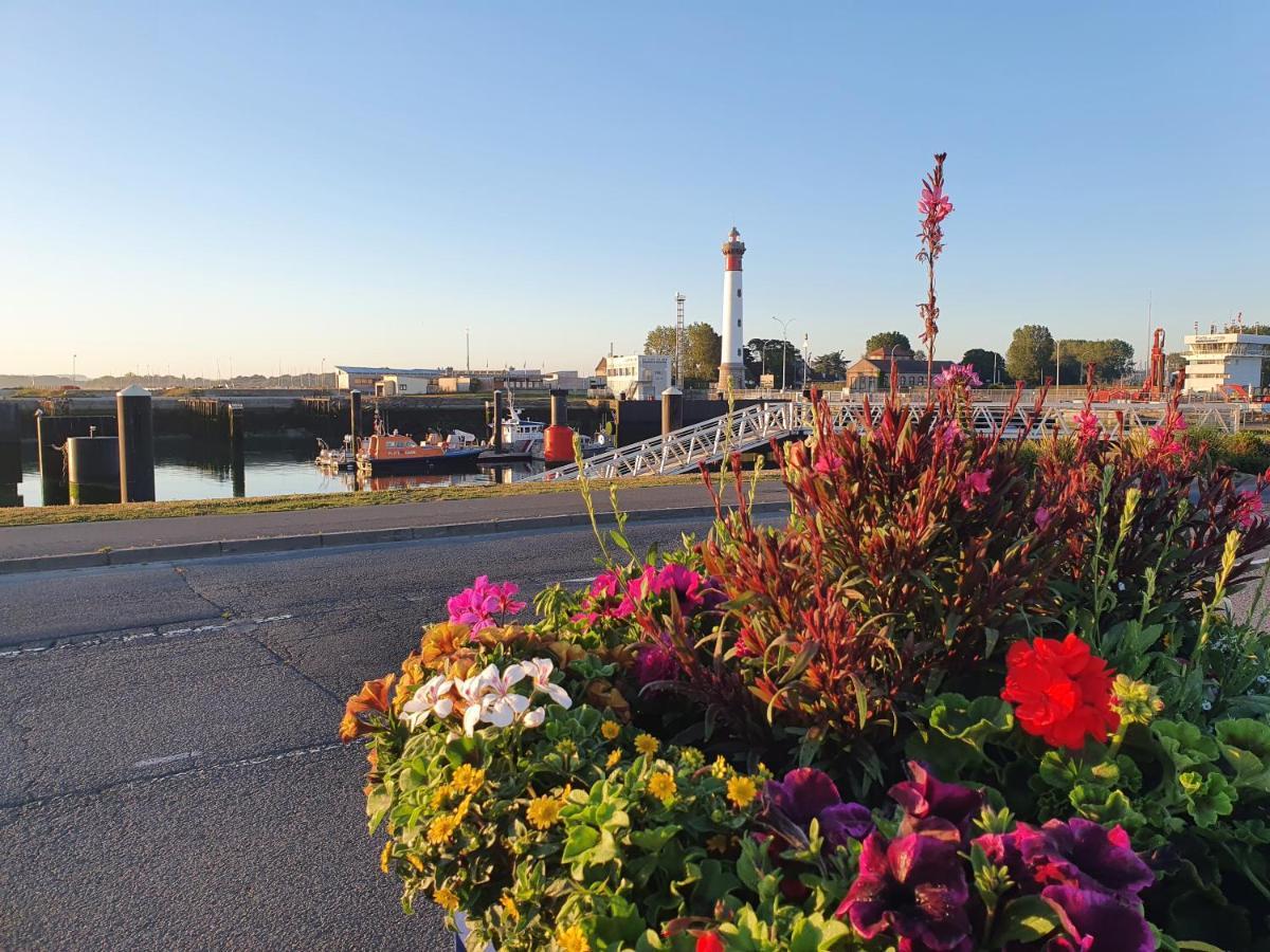 Residence Le Semaphore Ouistreham Exterior foto